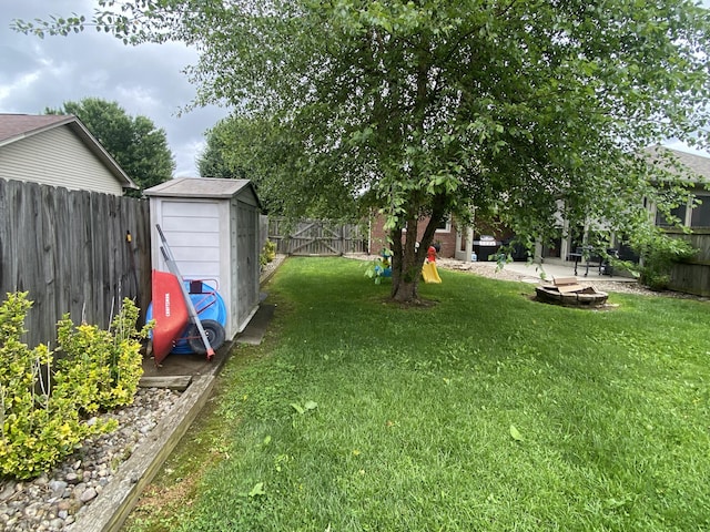 319 Huckleberry Ln, London, KY 40744 - view of yard featuring an outdoor fire pit