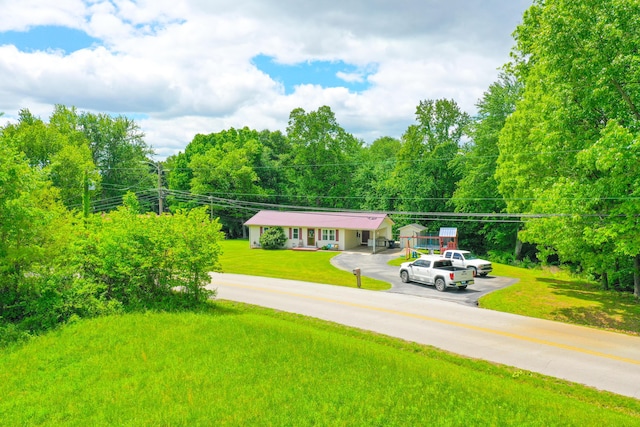 view of front of property with a front yard