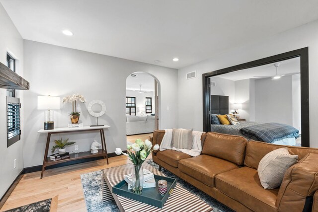 252 Cochran Rd, Lexington, KY 40502 - living area featuring light wood-type flooring, arched walkways, baseboards, and recessed lighting