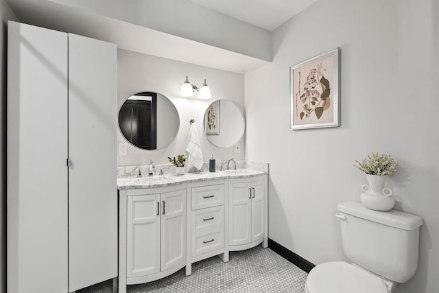 252 Cochran Rd, Lexington, KY 40502 - bathroom featuring toilet, double vanity, baseboards, and tile patterned floors