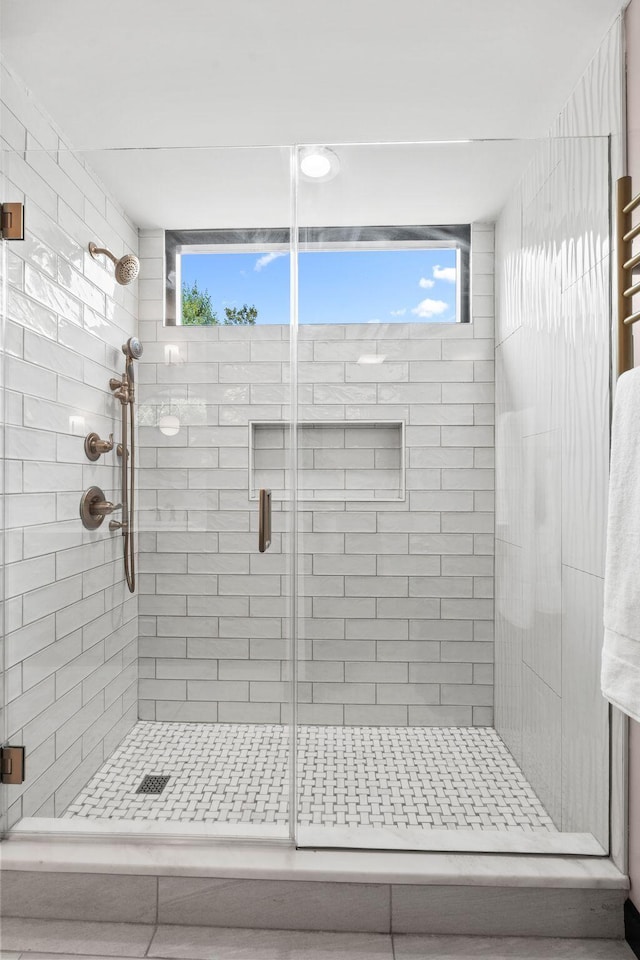 252 Cochran Rd, Lexington, KY 40502 - full bathroom with a shower stall