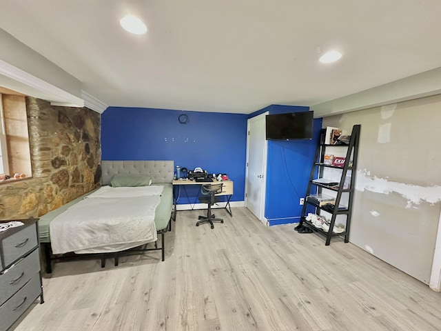 3125 Old Bull Rd, Eubank, KY 42567 - bedroom featuring wood finished floors and a desk