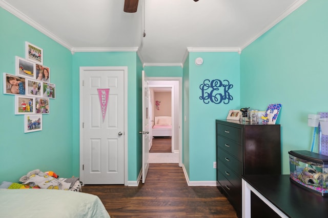 bedroom featuring dark wood-style floors, ornamental molding, baseboards, and ceiling fan