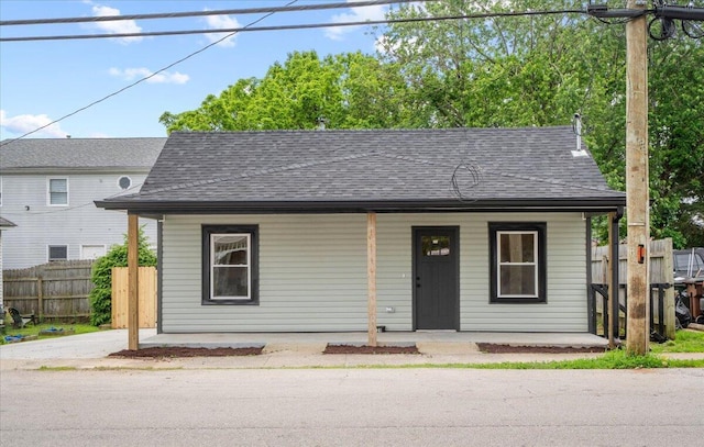 224 Douglas Ave, Versailles, KY 40383 - view of front of home featuring a porch and a shingled roof