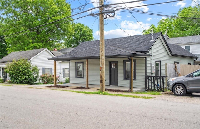 224 Douglas Ave, Versailles, KY 40383 - view of front of home featuring covered porch and a shingled roof