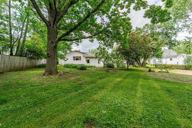 416 W Main St, Harrodsburg, KY 40330 - view of yard