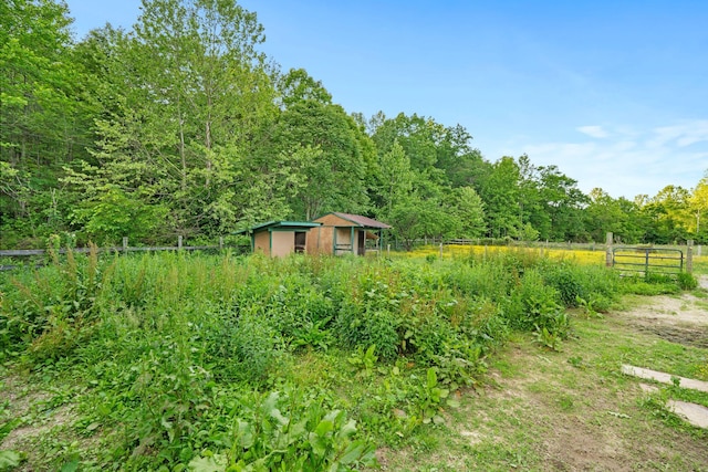 10708 Battlefield Memorial Hwy, Berea, KY 40403 - view of yard with a forest view