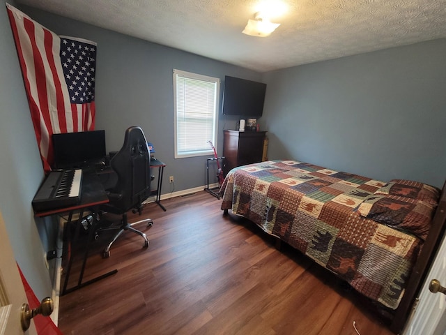 1267 Crab Orchard Rd, Lancaster, KY 40444 - bedroom featuring wood finished floors, a textured ceiling, and an office area