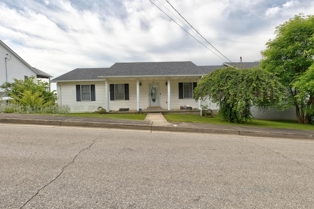 202 Strother St, Mt Sterling, KY 40353 - view of front facade featuring covered porch and a shingled roof