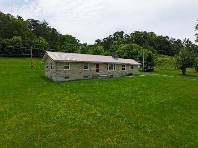 755 Mckee Rd, Irvine, KY 40336 - single story home featuring a front yard