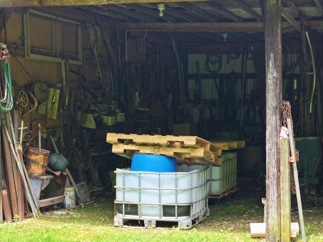 755 Mckee Rd, Irvine, KY 40336 - view of miscellaneous room