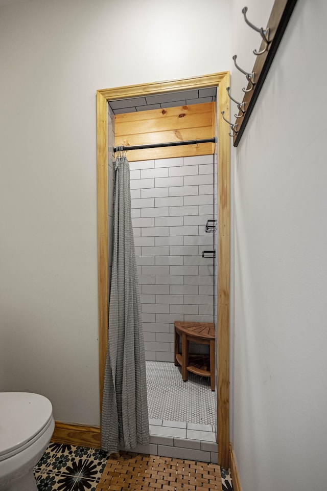 3786 Shoemaker Rdg, Beattyville, KY 41311 - full bathroom featuring toilet, a shower stall, and baseboards