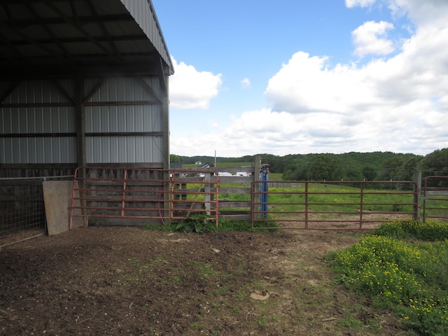 498 Winding Blade Rd, East Bernstadt, KY 40729 - view of yard with an outbuilding