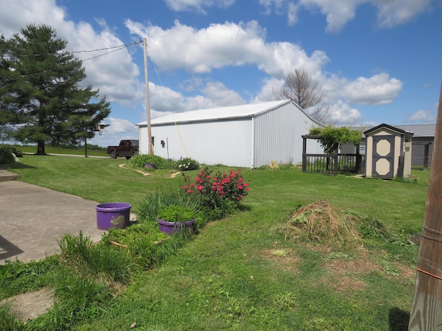 498 Winding Blade Rd, East Bernstadt, KY 40729 - view of grassy yard with an outdoor structure and a pole building