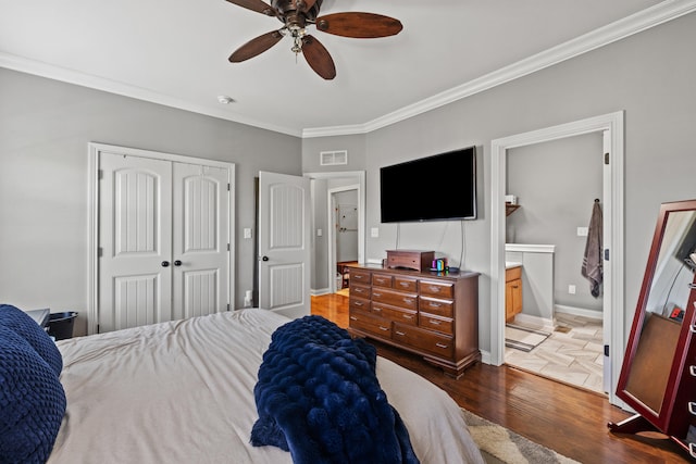 929 Lauderdale Dr, Lexington, KY 40515 - bedroom featuring crown molding, a closet, wood finished floors, ceiling fan, and ensuite bath