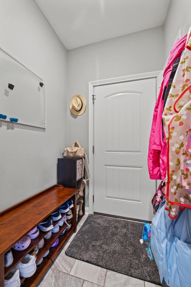 929 Lauderdale Dr, Lexington, KY 40515 - view of mudroom