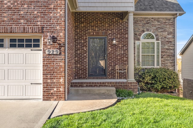 929 Lauderdale Dr, Lexington, KY 40515 - view of exterior entry with brick siding and a yard