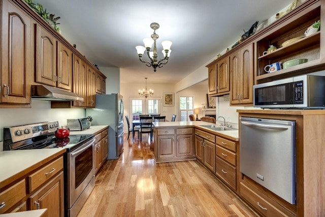 115 Old Bridge Rd, Danville, KY 40422 - kitchen with stainless steel appliances, under cabinet range hood, a chandelier, a sink, and a peninsula