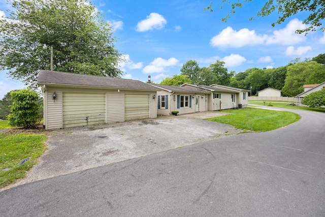 99 Wilson Ln, London, KY 40741 - single story home featuring asphalt driveway and a front yard