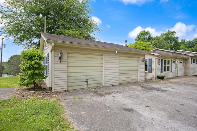 99 Wilson Ln, London, KY 40741 - view of front of home with asphalt driveway