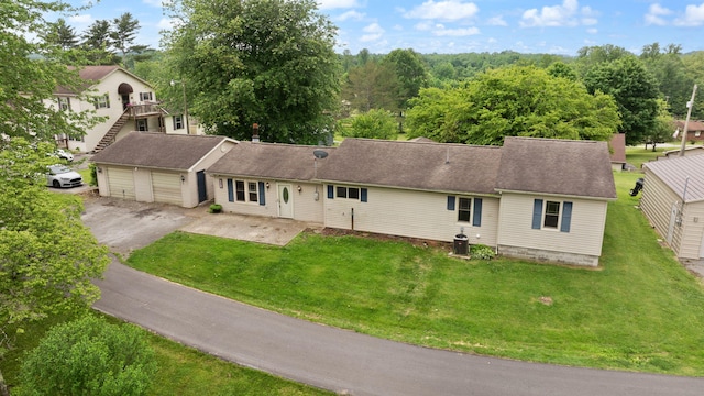 99 Wilson Ln, London, KY 40741 - view of front of property with driveway, an attached garage, cooling unit, and a front yard