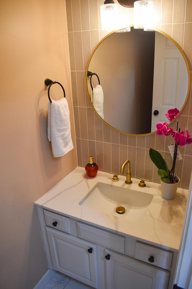 200 Manoah Ln, Nicholasville, KY 40356 - bathroom featuring vanity and backsplash