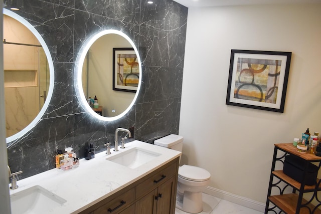 200 Manoah Ln, Nicholasville, KY 40356 - bathroom featuring tasteful backsplash, double vanity, toilet, and baseboards