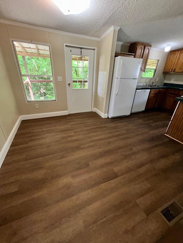 376 Cumberland Dr, Burnside, KY 42519 - kitchen with white appliances, dark wood-style floors, ornamental molding, baseboards, and a textured ceiling