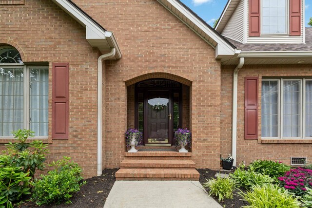 512 Water Cliff Dr, Somerset, KY 42503 - entrance to property featuring brick siding and a shingled roof