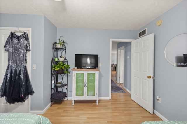 117 Autumn Dr, Russell Springs, KY 42642 - bedroom featuring light wood finished floors, a textured ceiling, and baseboards