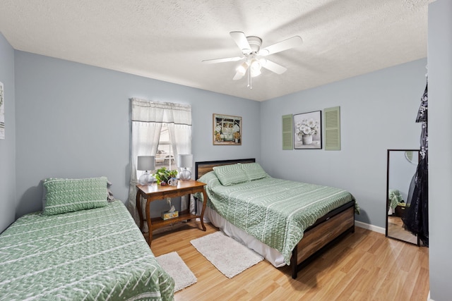117 Autumn Dr, Russell Springs, KY 42642 - bedroom featuring wood finished floors, a ceiling fan, baseboards, and a textured ceiling