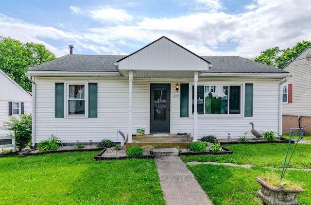 217 Locust Grove Rd, Winchester, KY 40391 - view of front of home featuring a front yard, a shingled roof, and covered porch