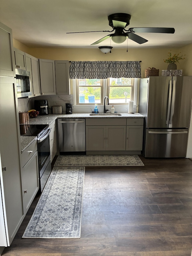 212 Baughman Ave, Danville, KY 40422 - kitchen with stainless steel appliances, a sink, ceiling fan, and dark wood-style flooring