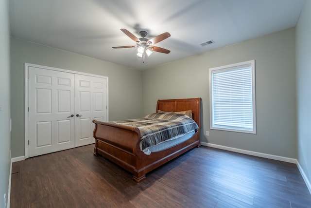 2296 Boonesborough Rd, Richmond, KY 40475 - bedroom featuring baseboards, dark wood-style floors, a ceiling fan, and a closet