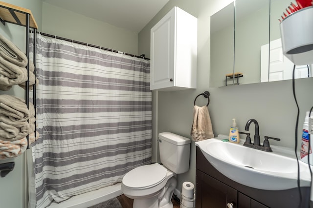 2296 Boonesborough Rd, Richmond, KY 40475 - bathroom featuring toilet, vanity, and curtained shower