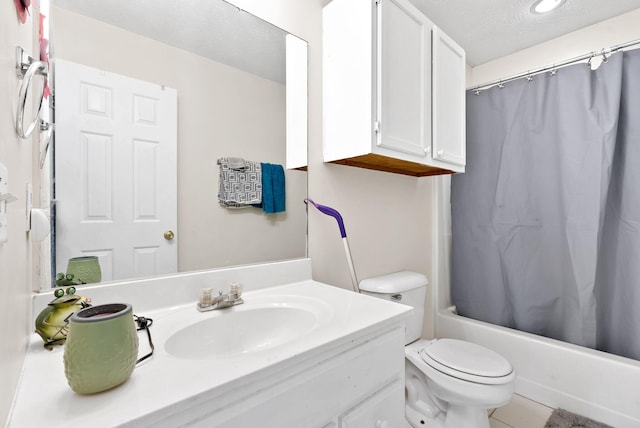 1092 Merrick Dr, Richmond, KY 40475 - bathroom featuring vanity, toilet, shower / tub combo with curtain, and a textured ceiling