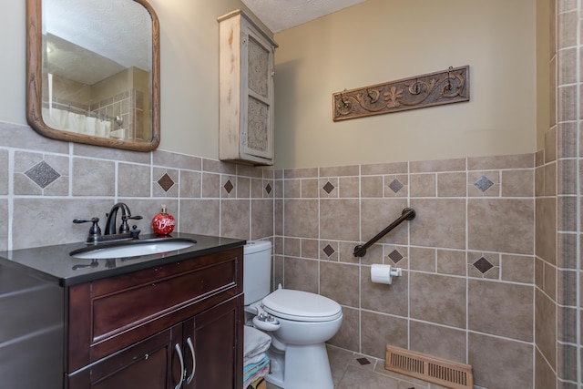 53 Douglas Ave, Stanford, KY 40484 - full bathroom with tile walls, toilet, vanity, wainscoting, and a shower with curtain