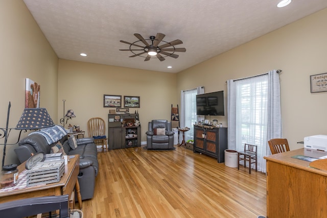 53 Douglas Ave, Stanford, KY 40484 - living area with ceiling fan, light wood-style floors, and recessed lighting