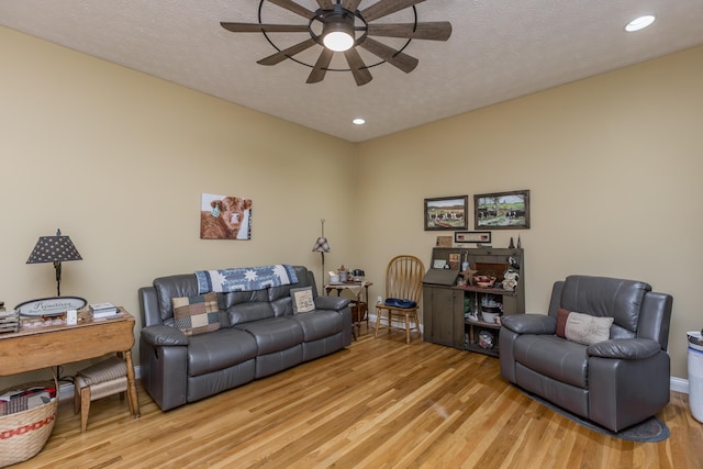 53 Douglas Ave, Stanford, KY 40484 - living room featuring ceiling fan, light wood-style floors, recessed lighting, and a textured ceiling
