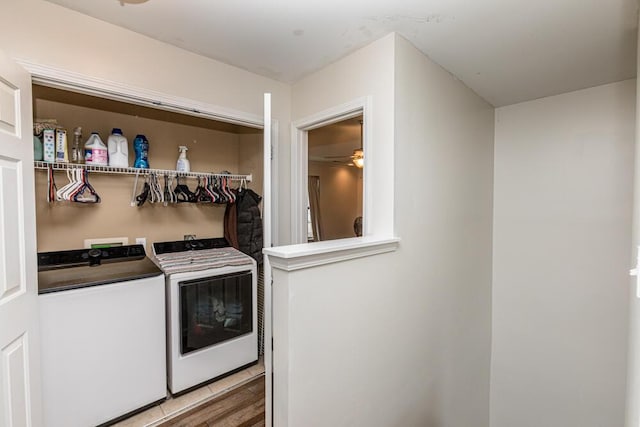 186 Santa Barbara Blvd, Georgetown, KY 40324 - laundry room with washing machine and dryer, light wood-style flooring, and ceiling fan