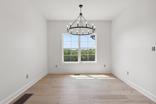 4252 Equestrian Way, Richmond, KY 40475 - empty room with a chandelier and light wood-type flooring