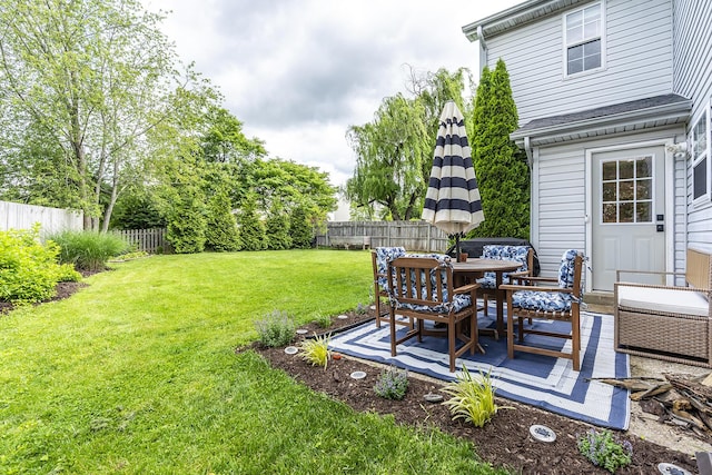 3657 Gladman Way, Lexington, KY 40503 - view of yard featuring outdoor dining area