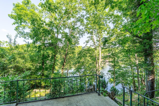 274 Oster Dr, Harrodsburg, KY 40330 - balcony with a water view