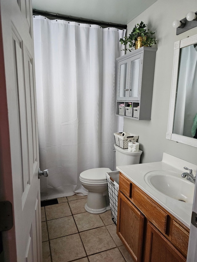 105 Herrington Hwy, Georgetown, KY 40324 - full bathroom with toilet, vanity, and curtained shower
