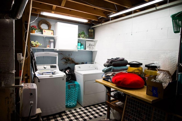105 Herrington Hwy, Georgetown, KY 40324 - laundry area with washing machine and dryer and concrete block wall