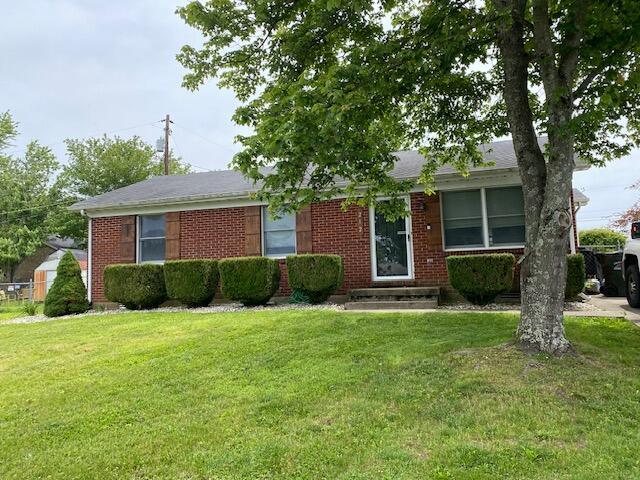 212 Winding Way, Wilmore, KY 40390 - view of front facade with a front lawn and brick siding