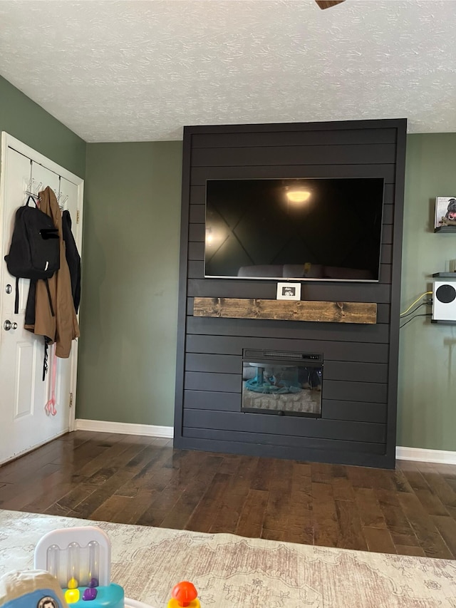 212 Winding Way, Wilmore, KY 40390 - detailed view of wood finished floors, a textured ceiling, baseboards, and a large fireplace