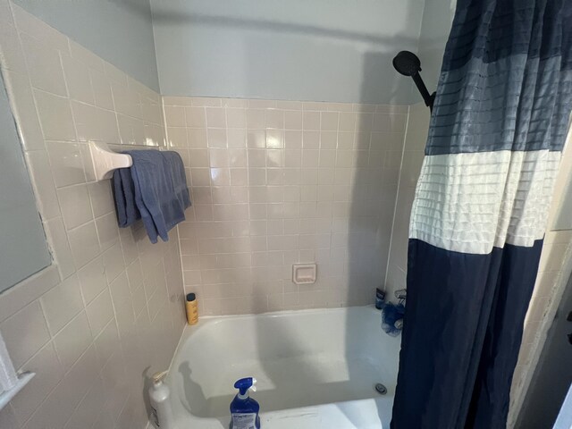 122 Mac Ct, Harrodsburg, KY 40330 - full bath featuring shower / bath combo with shower curtain