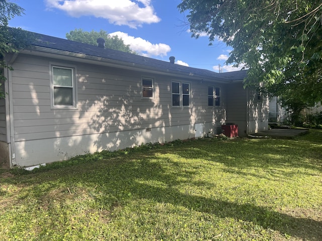 122 Mac Ct, Harrodsburg, KY 40330 - rear view of house featuring a yard