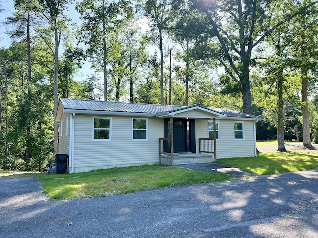 819 Scotts Chapel Rd, Jamestown, KY 42629 - view of front facade featuring metal roof, a front lawn, and view of scattered trees